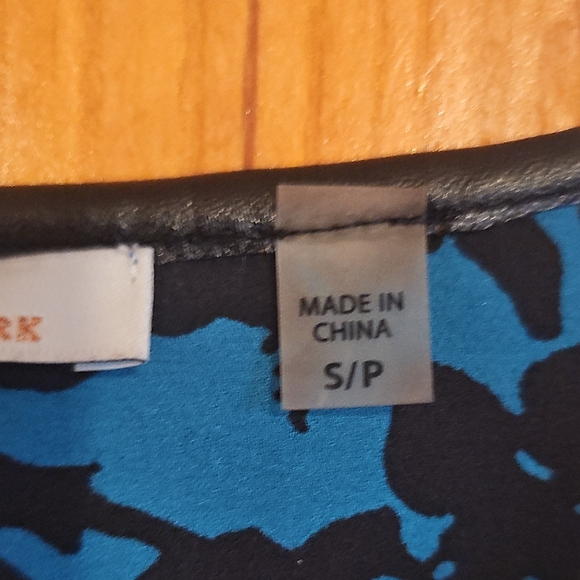 Dex Teal and Black Floral V-Neck Long Sleeve Blouse - Picture 4 of 12